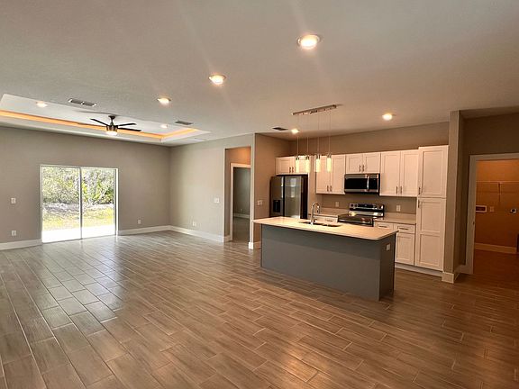 3rd image of 265 Hyacinth Ct