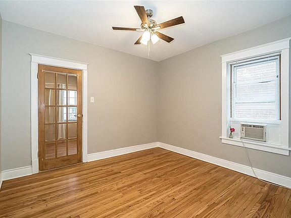 4th image of 2009 Maury Ave