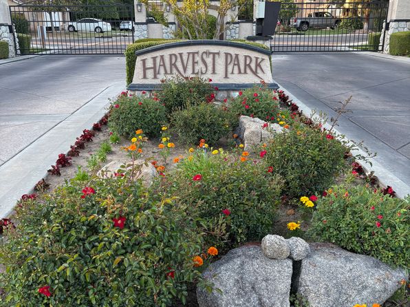 5261 E Wildflower Ln, Fresno, CA 93725