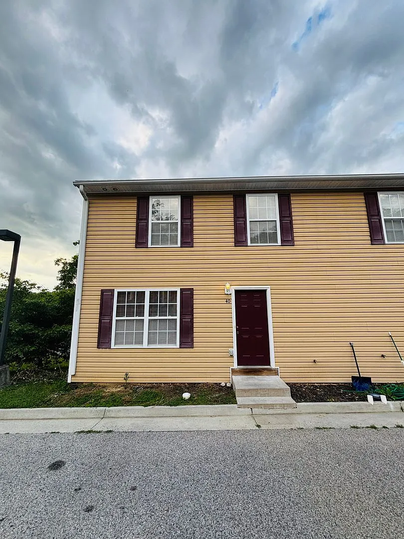 3 Bedroom 2.5 Bath Townhouse — Photo 1