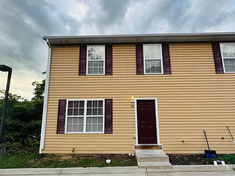 40 Station Ln NE — Photo 1