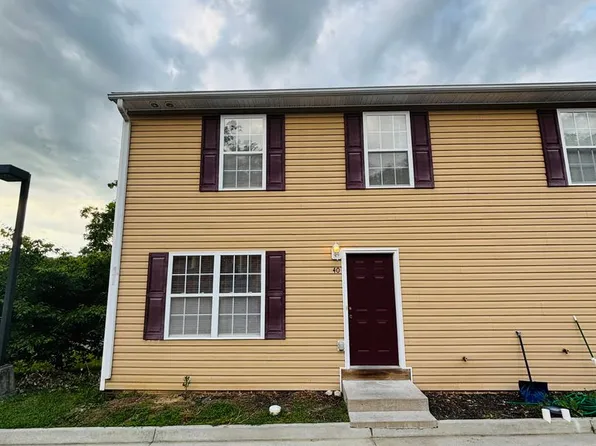 40 Station Ln NE, Christiansburg, VA 24073