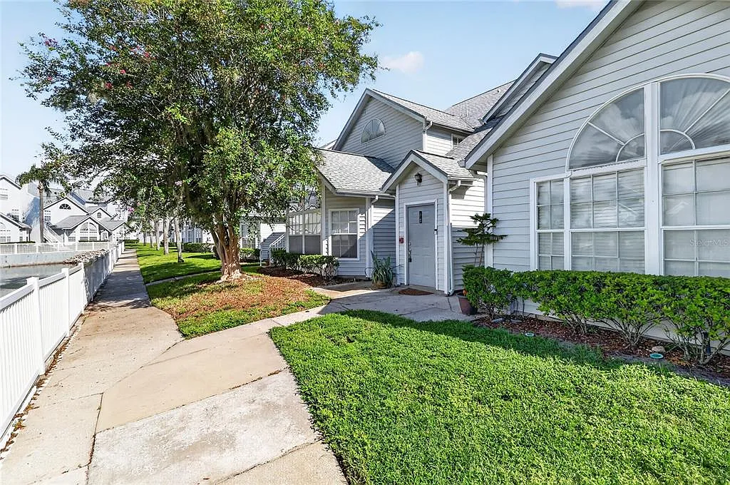 2 bed, 2.0 bath, 1492 sqft, $1,900 — Photo 2