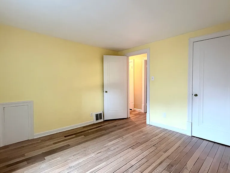 555 S Ruston Ave — Photo 17