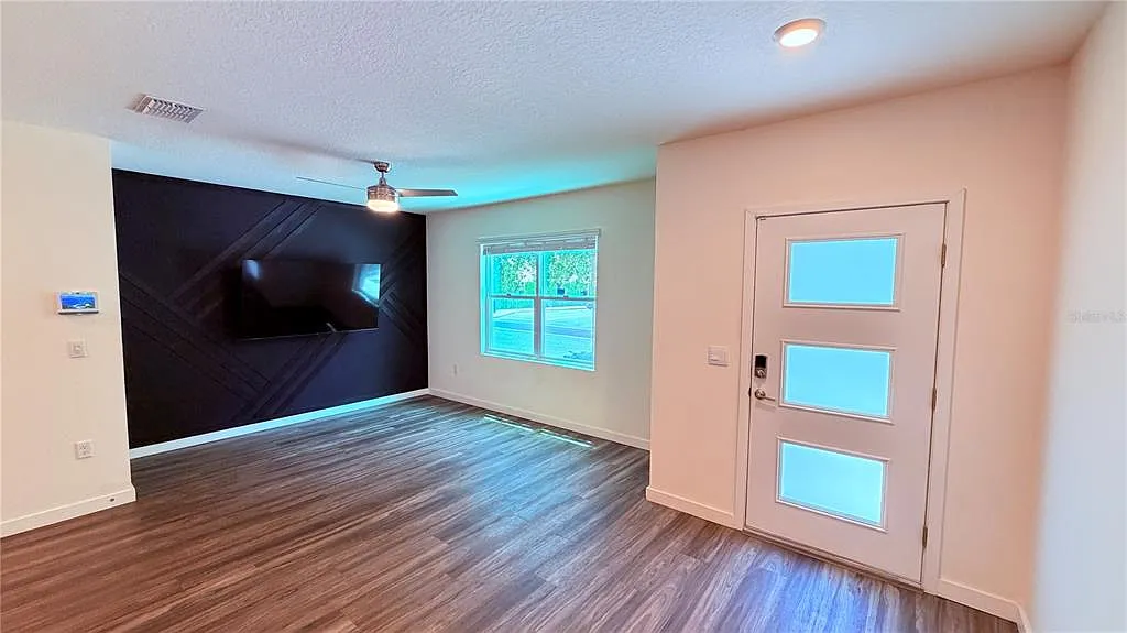 3 bed, 2.5 bath, 1488 sqft, $2,200 — Photo 4