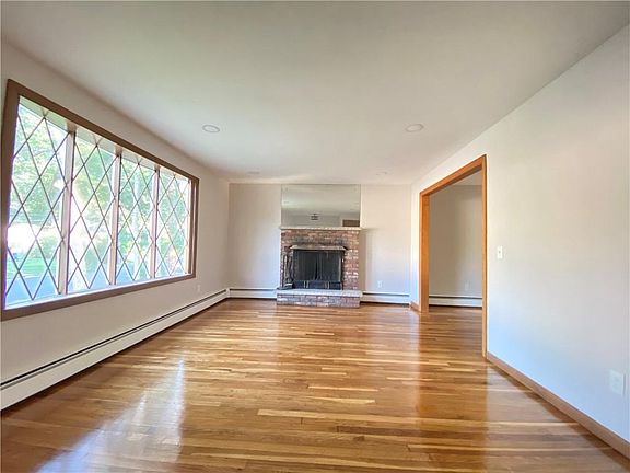 3rd image of 47 Quaker Dr