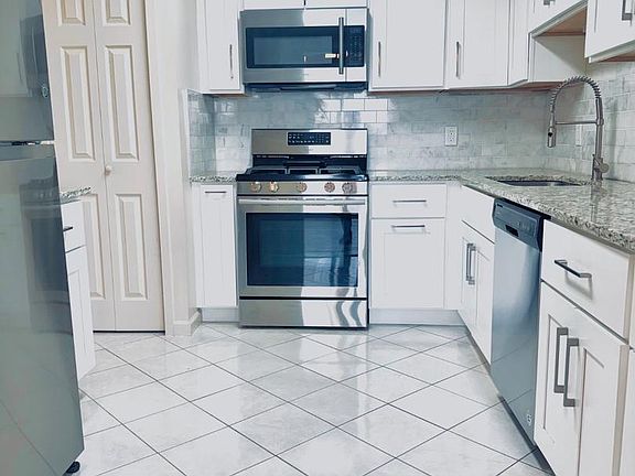 4th image of 5225 Pooks Hill Rd APT 1326N