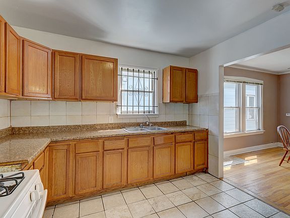 5th image of 5410 W Parker Ave