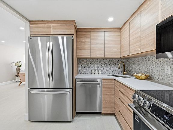 5th image of 101 BRINY Avenue #2006