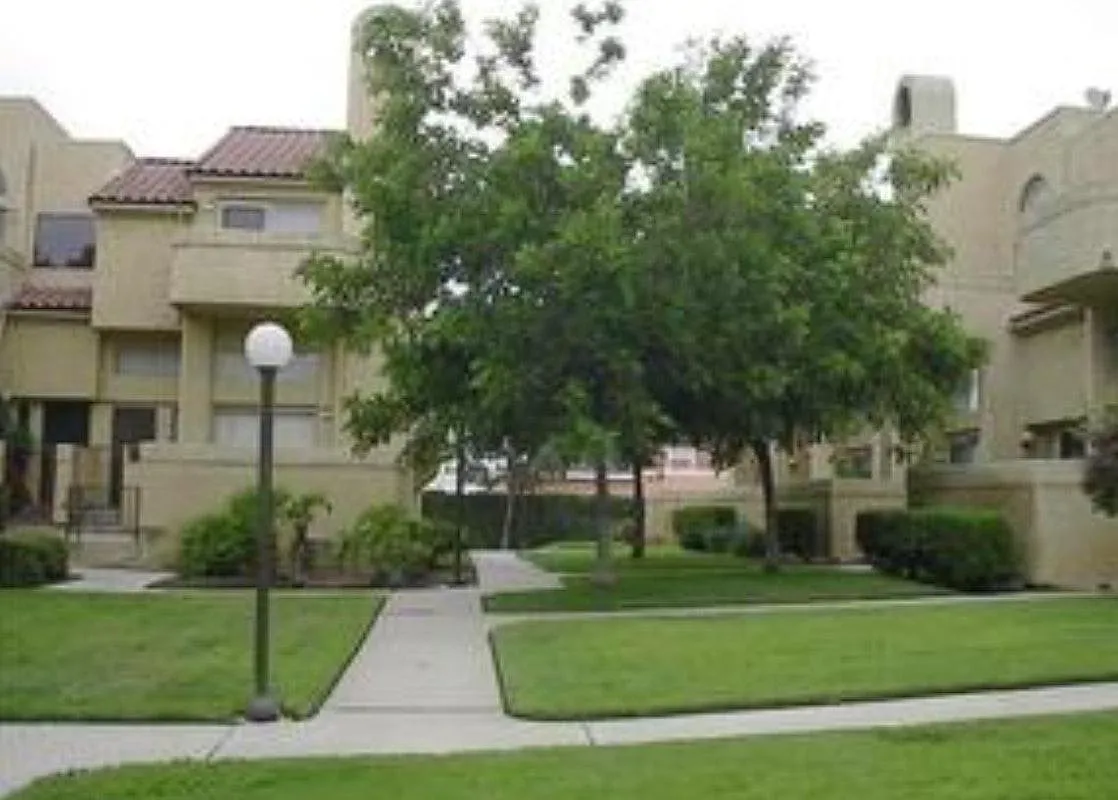 2 bed, 2.5 bath, 1364 sqft, $2,750 — Photo 1