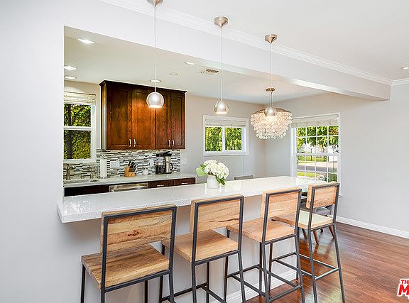 5th image of 6109 Matilija Ave