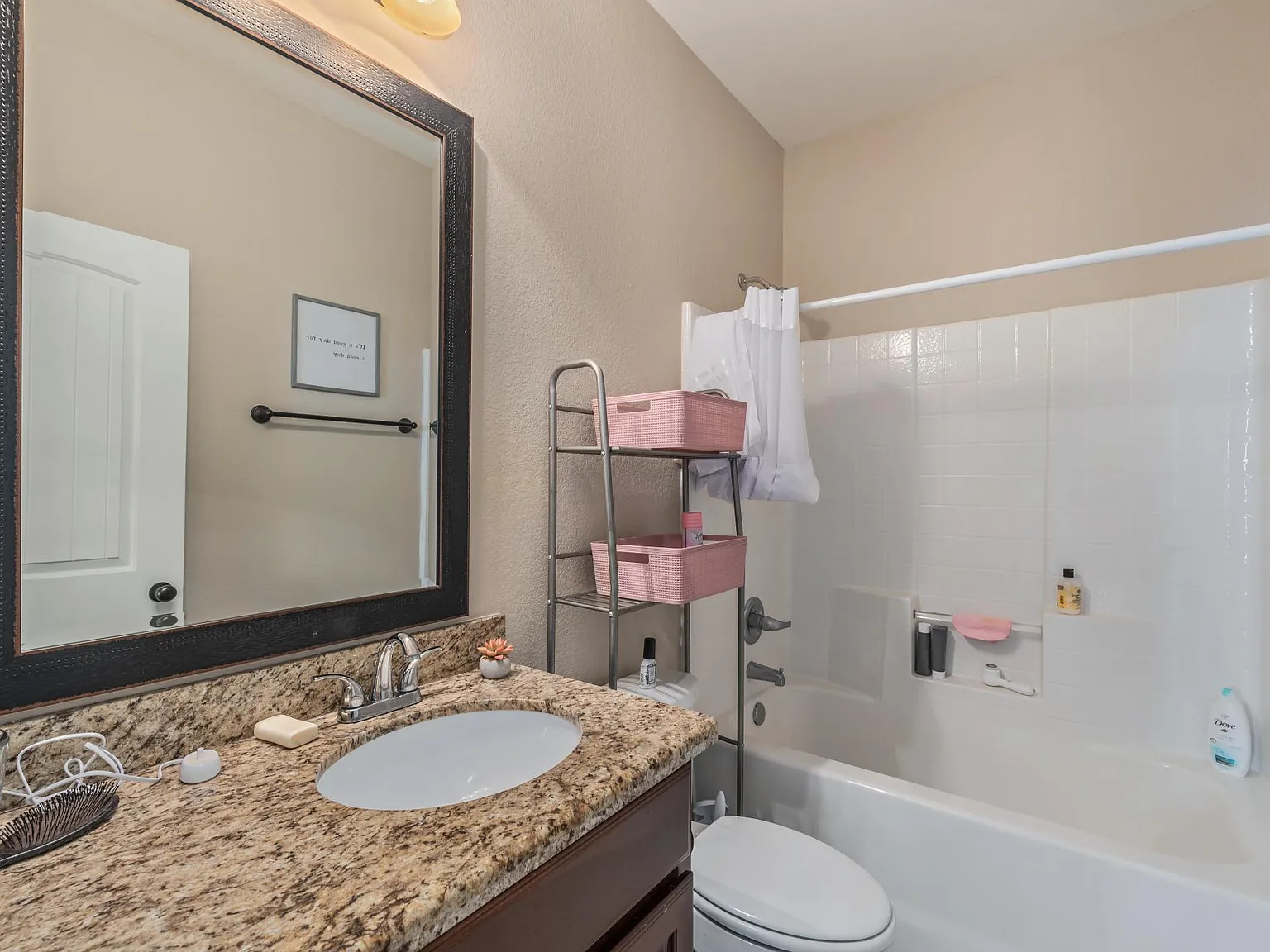 5 bed, 2028 sqft, $4,375 — Photo 3