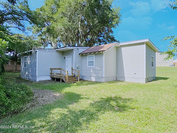 3rd image of 580 SE HOLLY Avenue