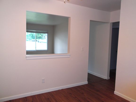 Passthrough to livingroom from kitchen
