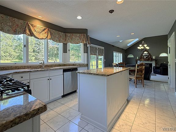 2nd image of 5545 Country Club Ln