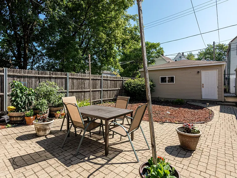 1715 N Talman Ave — Photo 16