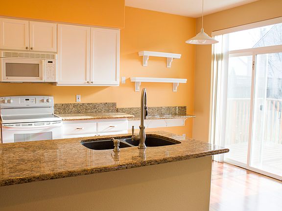 Kitchen w/ Nook