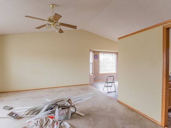4th image of 2219 N Horseshoe Cir