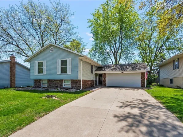 201 Spruce Hills Dr, Cedar Falls, IA 50613