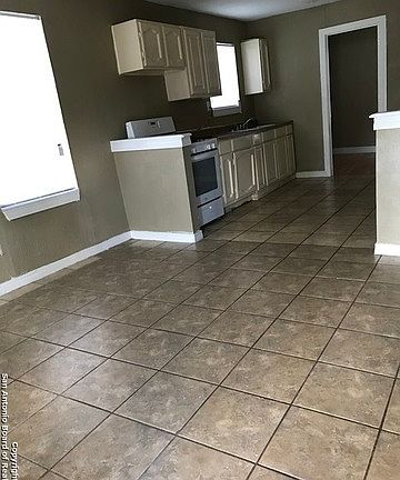 4th image of 1511 Menchaca St