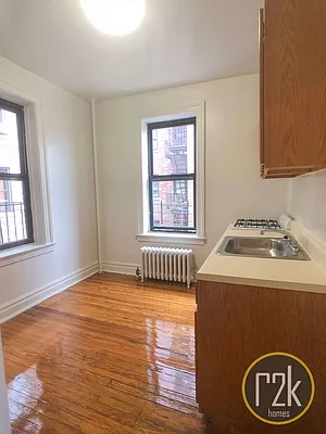 Rented by Realty 2000 Corp | media 7