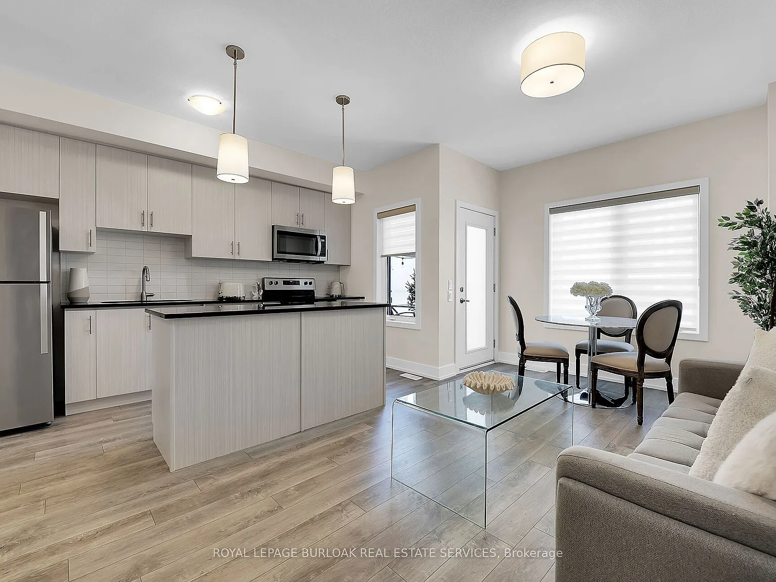 4 bed, $2,900 — Photo 4