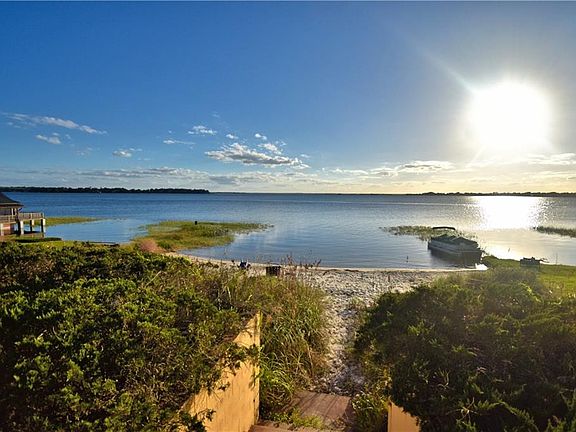 3rd image of 1406 Crooked Lake Dr N