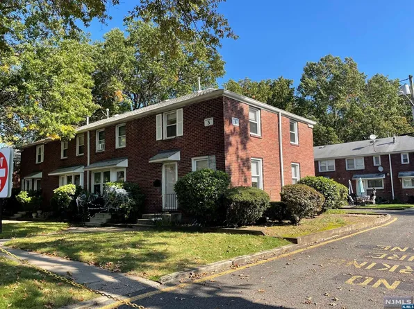 130 Glenbrook Pkwy APT 3D, Englewood, NJ 07631