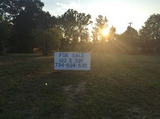 25446 Middlebelt Rd, Flat Rock, MI 48134