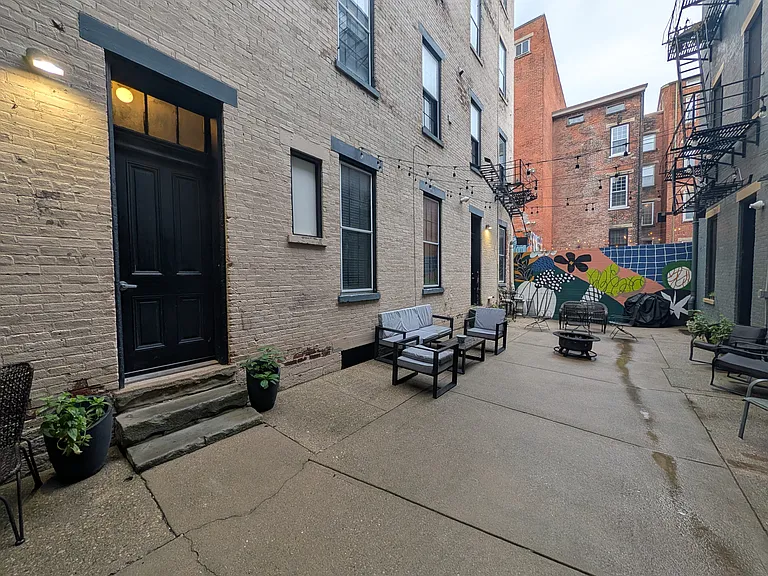 505 E 13th St — Photo 22