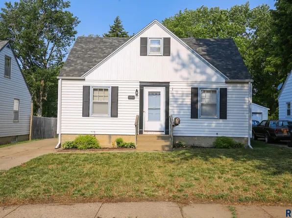 317 N Grange Ave, Sioux Falls, SD 57104