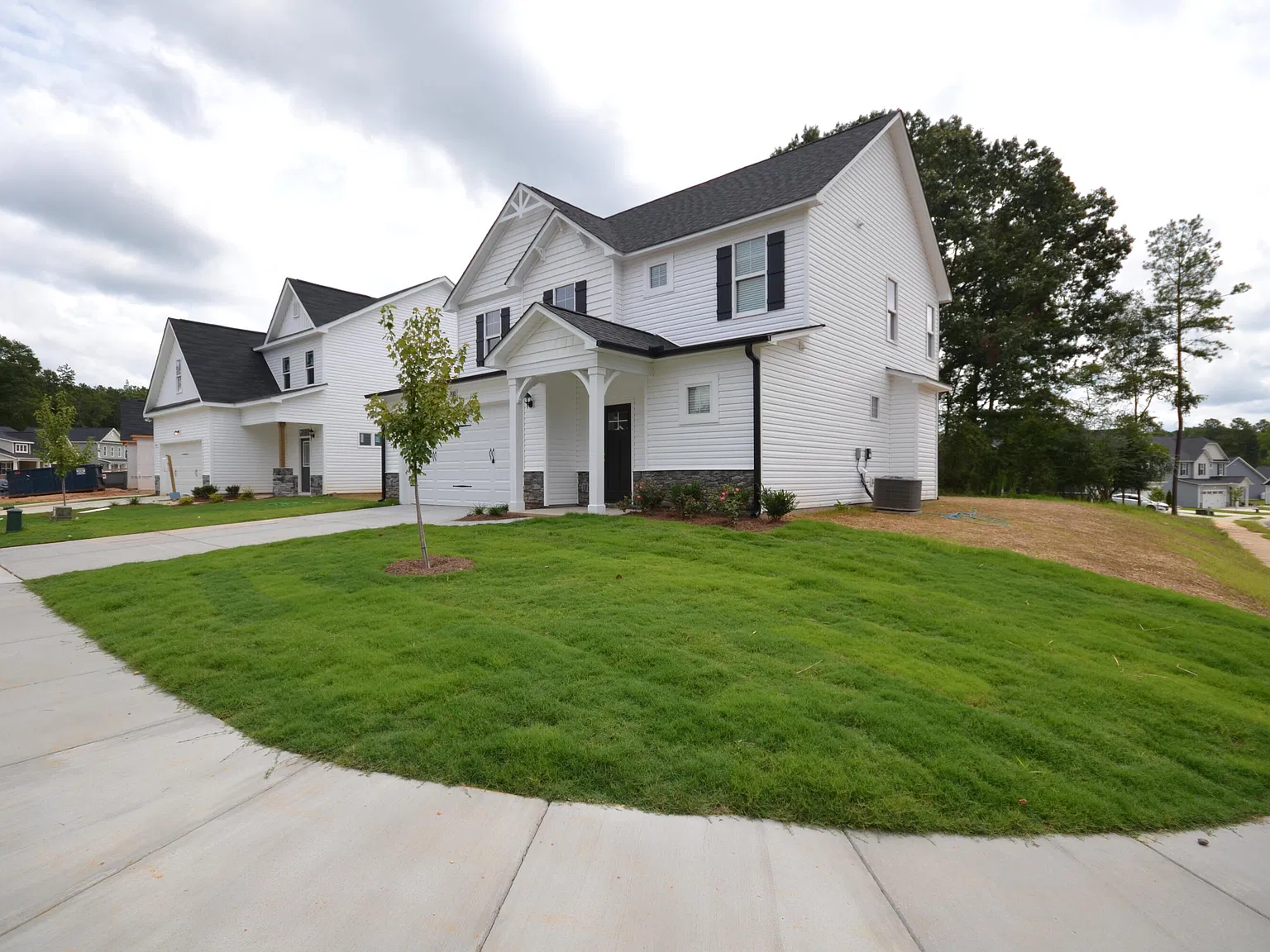 3 bed, 2.5 bath, 2064 sqft, $2,095 — Photo 2