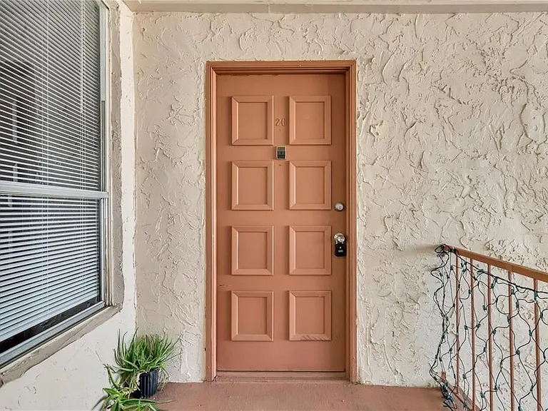 542 Orange Dr #26 — Photo 9