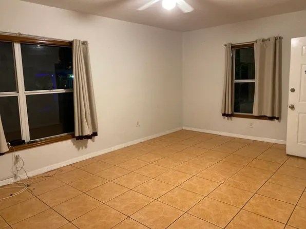 1215 11th Ave W #B, Bradenton, FL 34205