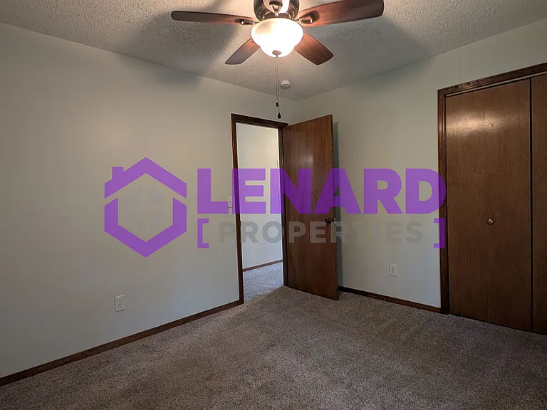 2111 S Western Ave — Photo 9