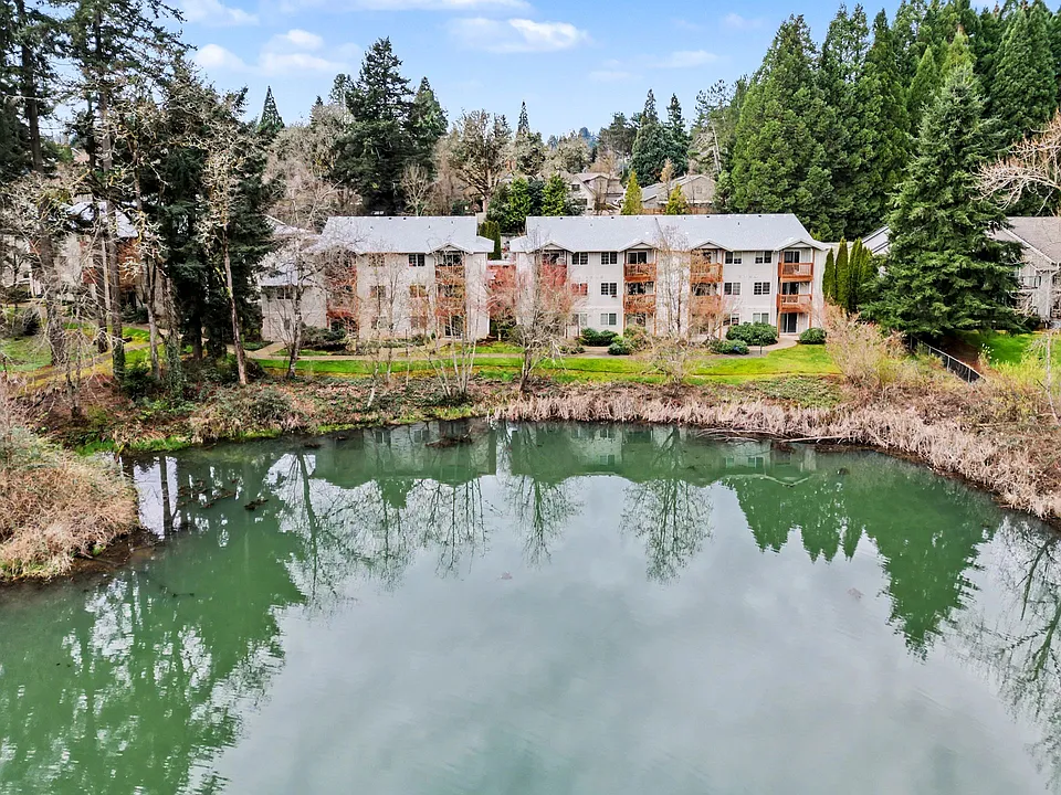 The Apartments at Cinnamon Lakes