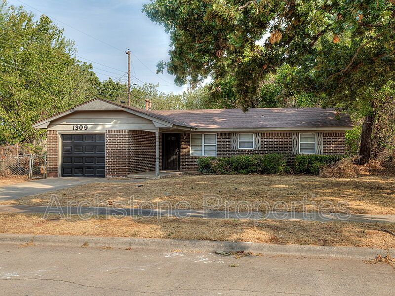1st image of 1309 Hickory Ln