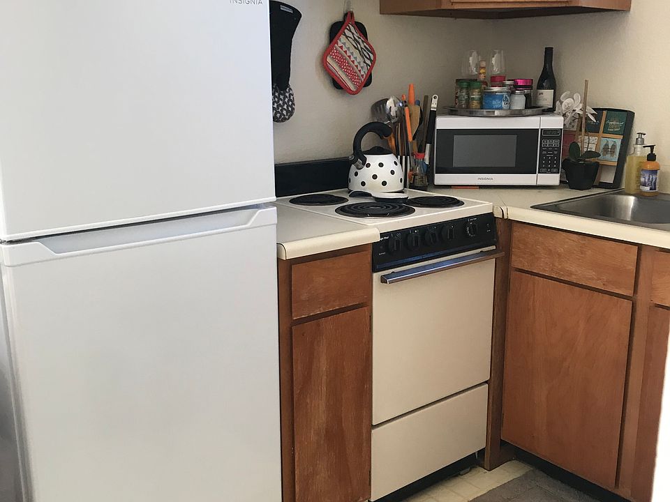 1st image of 1060 Waring St #B