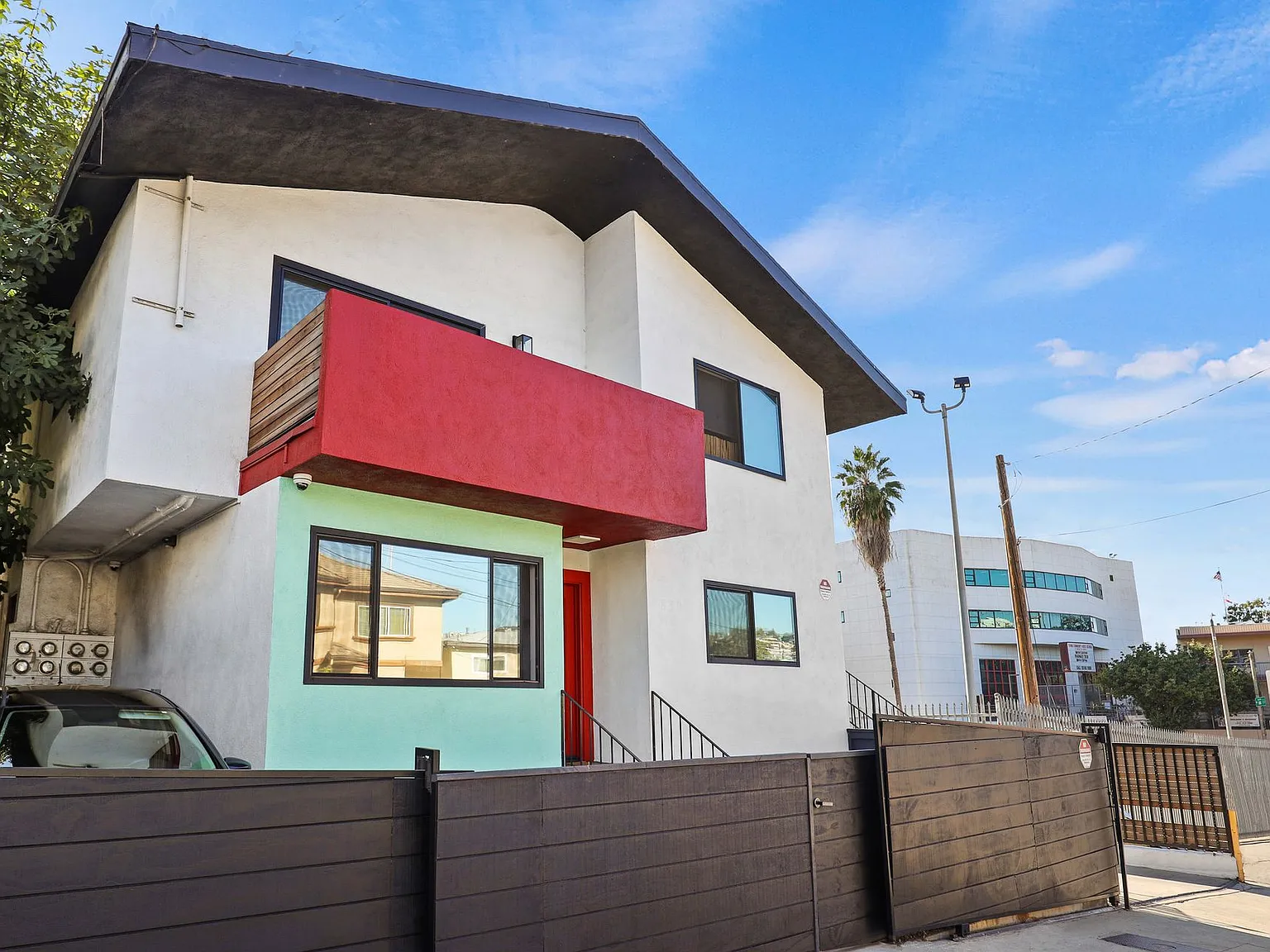 830 Bartlett Street Apartments — Photo 2