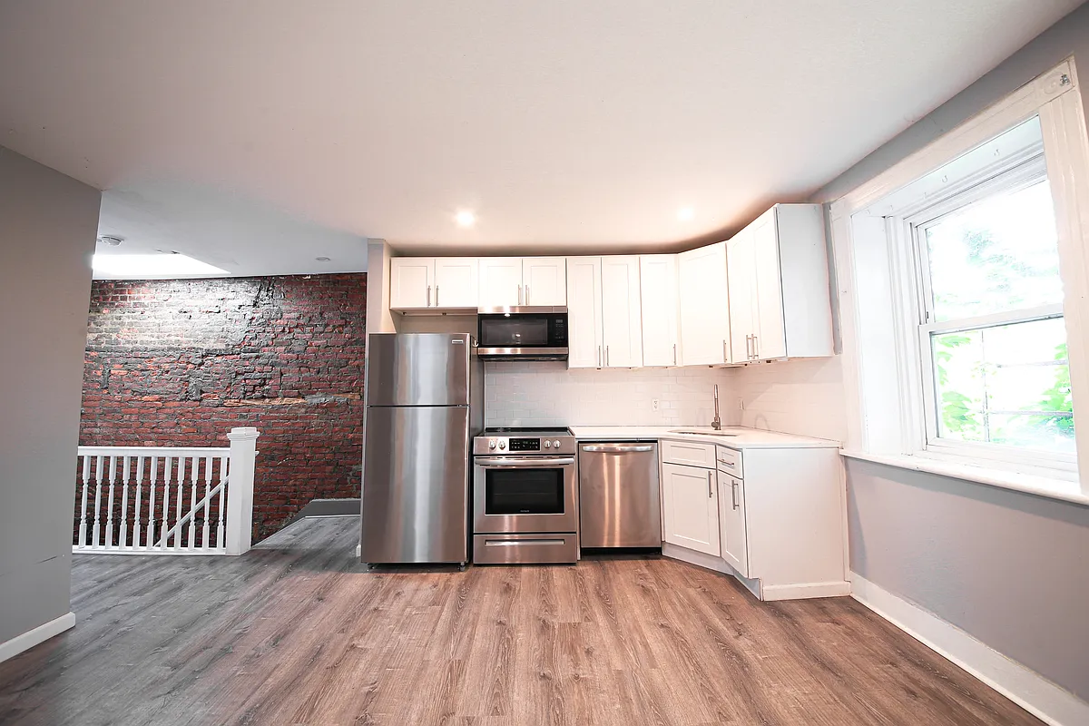 Building Photo - 234 Lark St #3