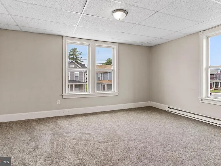 205 N Queen St — Photo 3