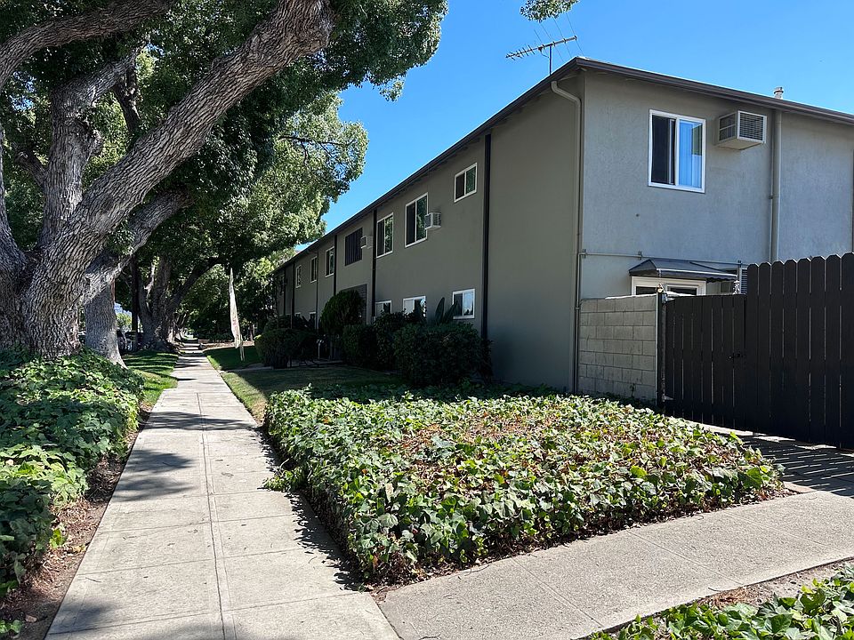 Sidewaly view of Edison Apartments in Burbank, California.