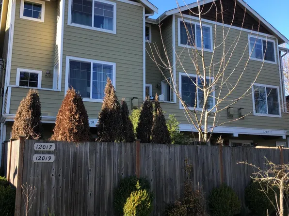 12017 32nd Ave NE, Seattle, WA 98125