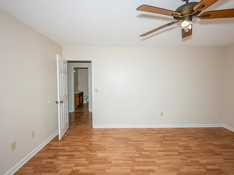 300 Berkley Ct #8 — Photo 11