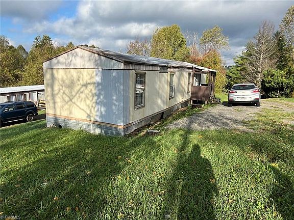 4th image of 160 Akers Ave