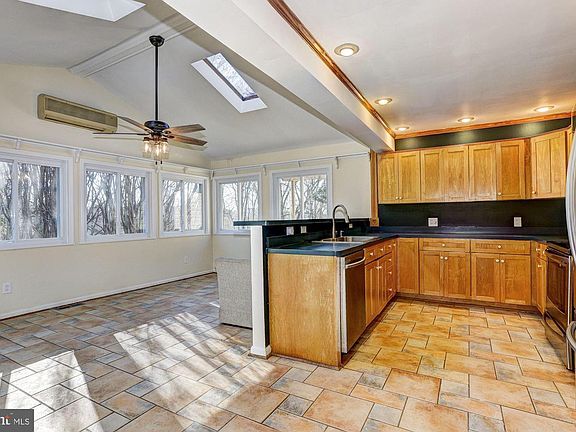 5th image of 11381 Canary Dr