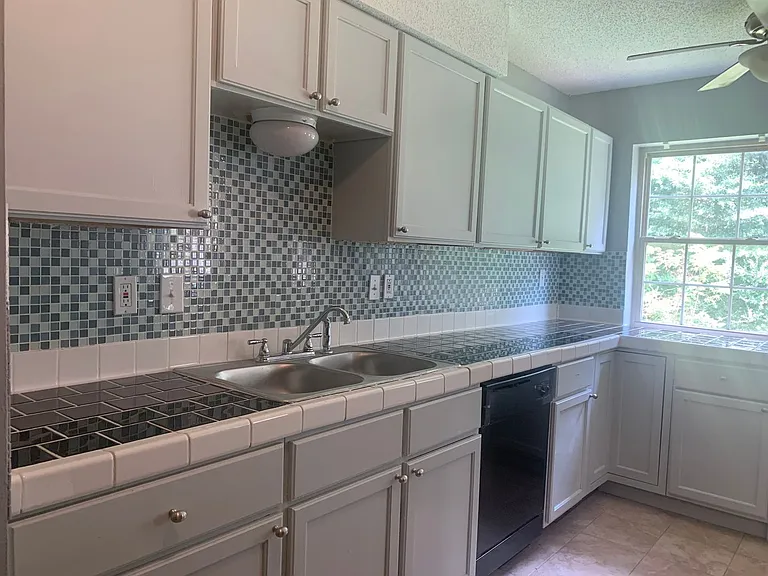 20 Creekdale Dr — Photo 5