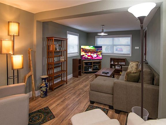 5th image of 1222 Essex Dr N
