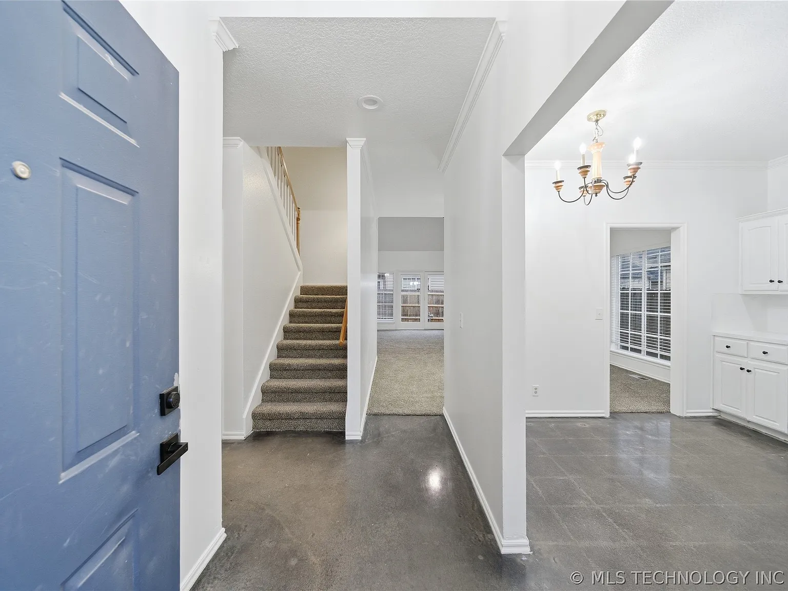 4 bed, 3.0 bath, 2436 sqft, $2,000 — Photo 3