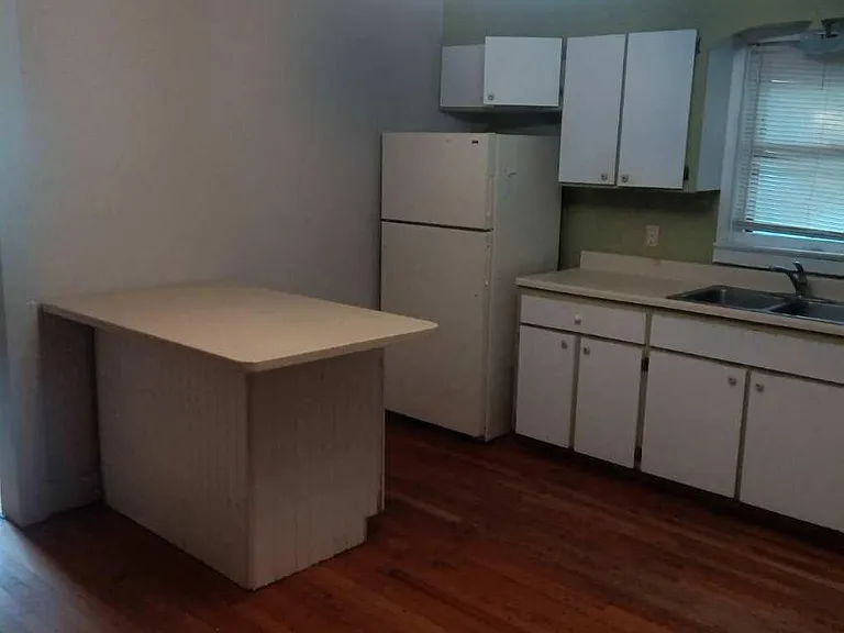 818 Merry Ln — Photo 11